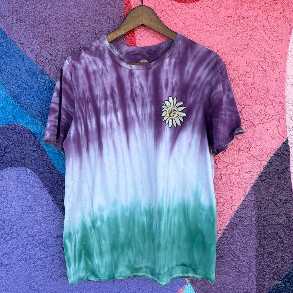Buc-ee’s tie-dye T-shirt size large. Go little rockstar.